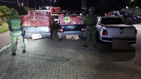 Com a aproximação policial os indivíduos fugiram. Um homem foi detido na residência.(Fotos: BPFron)