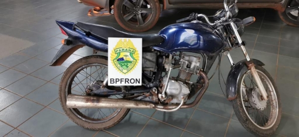 A moto estava estacionada. (Foto: BPFron)