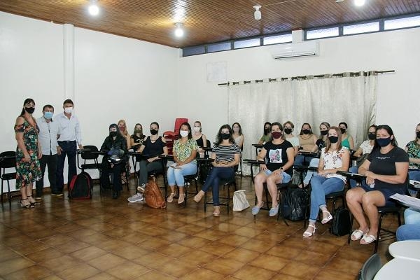 Segundo a secretária de Educação, Nilza, os novos servidores já estão trabalhando e participando da formação continuada. (Foto: Assessoria)