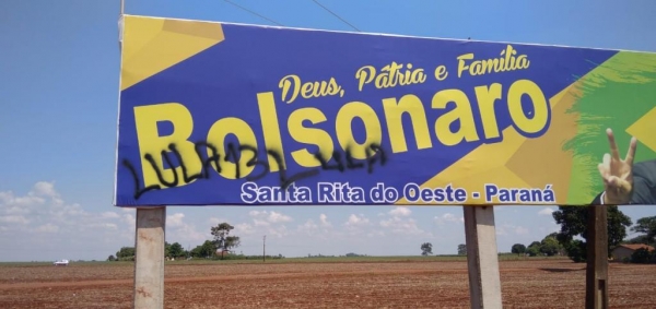 A placafoi pichada na madrugada de sábado. (Foto: Divulgação)