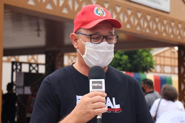 Rudi Walker em reportagens na cobertura das eleições municipais. (Foto: Portal Nova Santa Rosa)