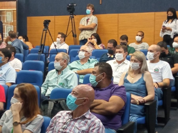 A reunião promovida pela Secretaria de Estado de Saúde (SESA) e realizada na prefeitura de Toledo.(Fotos: Assessoria)