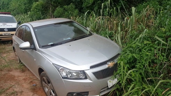 Carros foram encontrados com auxílio de helicóptero — Foto: PM