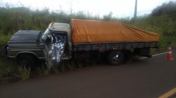 O condutor da caminhonete morrei de infarto, disse o Samu. (Foto: PRE)