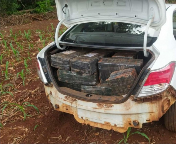 Os PMs iniciaram uma perseguição até que o veículo parasse. (Foto; PM)