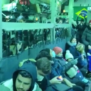 Brasileiros retornam ao país em avião da FAB — Foto: Murilo Maia