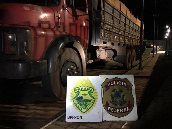 Veículos e contrabando apreendidos foram encaminhados para a delegacia da Polícia Federal em Guaíra.(Fotos: BPFron)