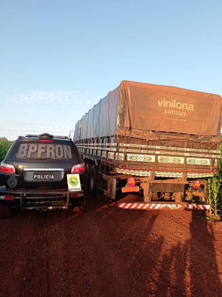 O condutor fugiu e abandonou o caminhão. (Foto: BPFron)