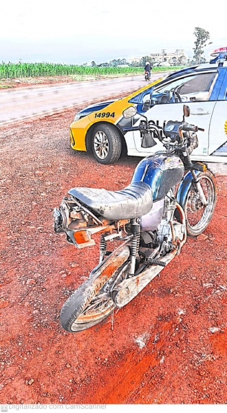 A moto foi atingida na traseira. (Foto:PRE)