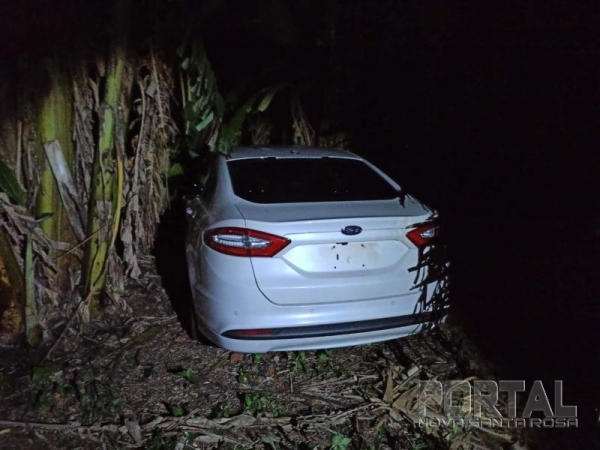 O veículo foi encontrado abandonado pelos policiais. (Foto: PM)