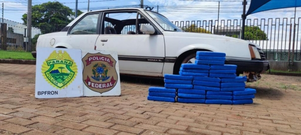 O veículo e a droga foram encaminhados para a delegacia. (Foto: Polícia Federal)