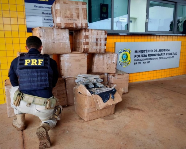 A PRF apreendeu, na manhã desta sexta (25), mais de 600 kg de maconha em Cascavel.(Foto: PRF)