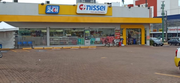 Farmácia assaltada em Toledo.(Foto: Bogoni)