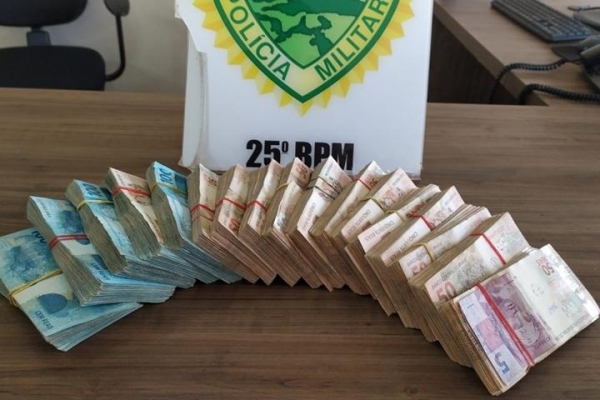 O dinheiro seria entregue em um posto de combustíveisFoto: Divulgação/PM 