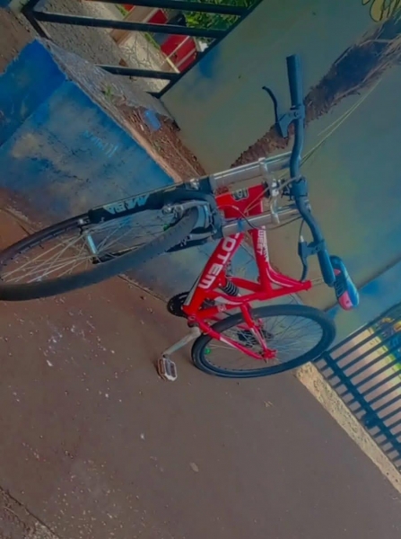 A bicicleta é da marca  Totan vermelha. Foto: Divulgação