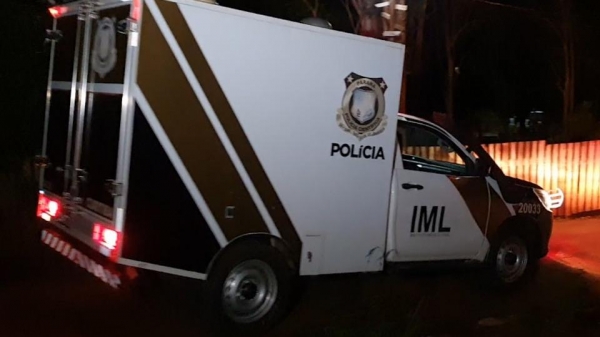 O corpo do homem foi encaminhado ao IML (Instituto Médico-Legal), onde passará por exame de necropsia.(Foto: Catve)