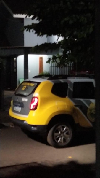 Momento em que a PM vai na casa do acusado. (Foto: Divulgação)