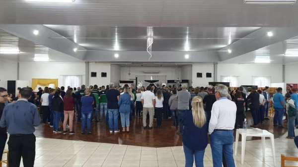 Velório é feito em Pato Bragado — Foto: RPC Cascavel