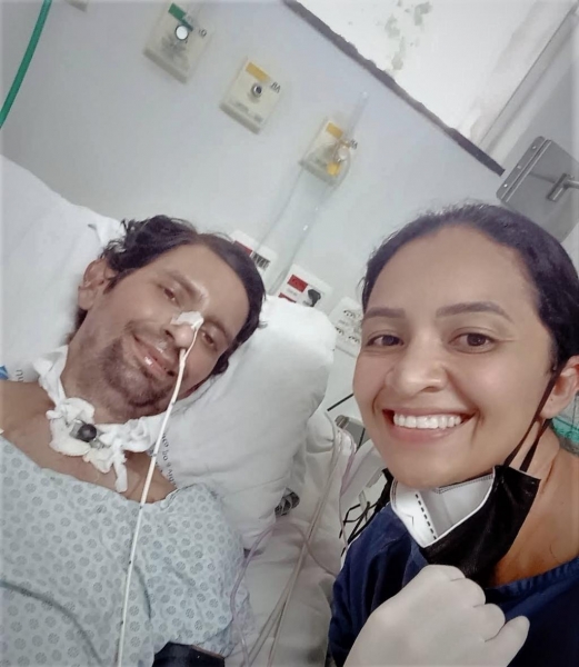 Anderson e Kátia no hospital. (Foto: Arquivo familiar)