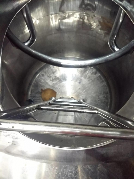 Tanque de cerveja vazio em empresa de Lauro Müller — Foto: CBMSC/Divulgação