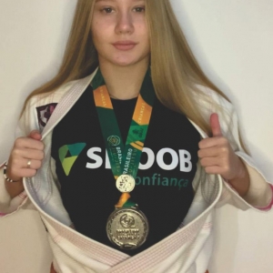  A campeã paranaense e da América do Sul, Isabella Zarichta Scheidt, de apenas 14 anos(Foto: Assessoria Sicoob)