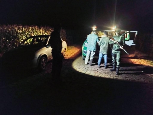 O elementos foram presos em flagrante. Foto:PMPR)