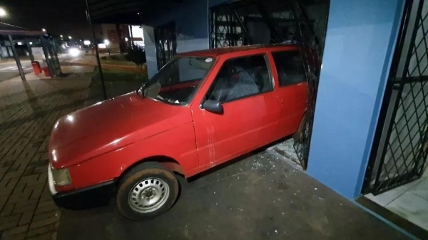 O Uno foi recolhido ao pátio da 15ª SDP (Subdivisão Policial). Foto: Catve