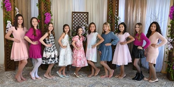 Dez meninas concorrem ao título de Princesa das Orquídeas 2022. Fotos: Divulgação.