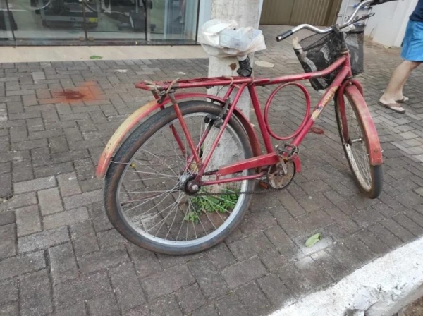 O acidente foi na Rua Men de Sá, próximo a esquina com a Rua Santa Catarina |Fotos: Fernando Nègre/ Portal Rondon