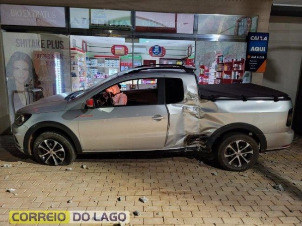 O veículo era ocupado apenas pelo condutor. Correio do Lago.