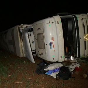 Carreta tombada no dia 21 de junho. Foto: Portal Nova Santa Rosa