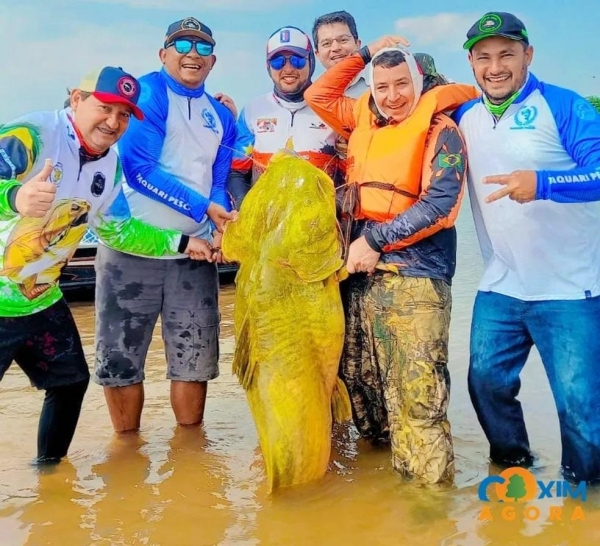 Pescador captura peixe de mais de 90 kg em MS — Foto: Arquivo Pessoal/ Reprodução