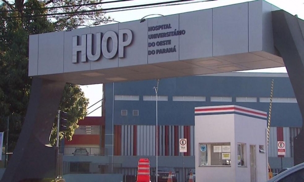 Criança está internada no Hospital Universitário do Oeste do Paraná (Huop), em Cascavel — Foto: Reprodução/RPC