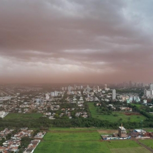 Tempestade de poeira atinge Maringá — Foto: Danilo Brandão/colaboração