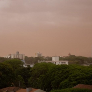 Tempestade de poeira atinge Maringá — Foto: Gustavo Miranda/colaboração