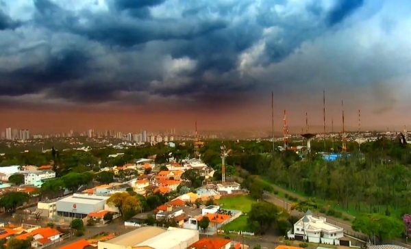 Tempestade de poeira atinge Maringá — Foto: reprodução/RPC