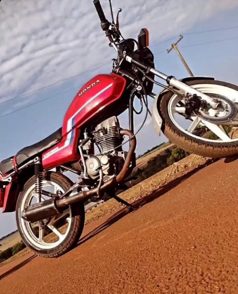 Moto levada durante a noite. (Foto: Rede Social)