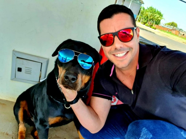 Budy com seu fiel amigão, Rafael Pinz. Fotos: Arquivo.