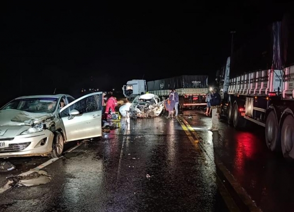 A condutora do Gol morreu no local. Foto: PRF.