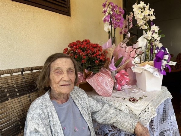 Dona Linda no momento em que completou 100 anos. Foto: Portal Nova Santa Rosa.