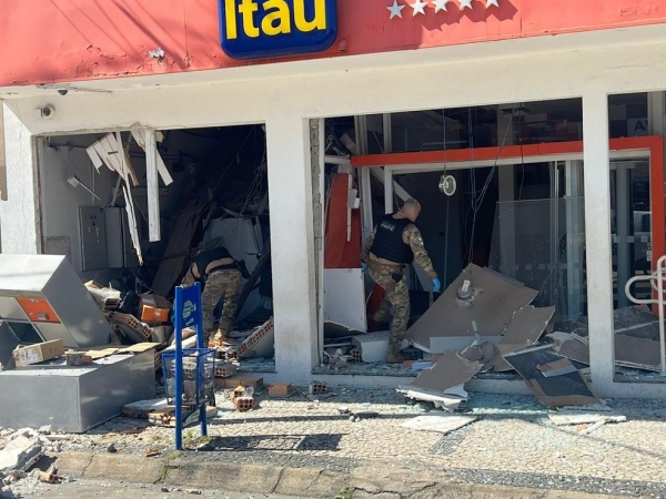 Esquadrão antibombas faz busca em agência explodida por criminosos em Imbituva — Foto: Divulgação/Polícia Civil