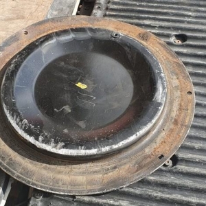 Homem fica gravemente ferido após ser atingido por tampa metálica enquanto dirigia na BR-376 — Foto: Divulgação/PRF