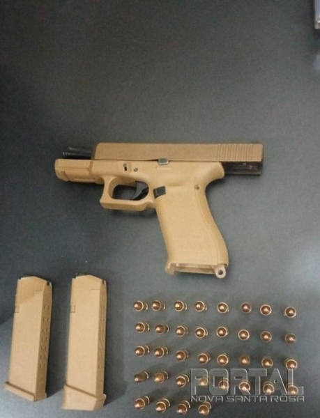 Pistola apreendida. Foto: Portal Nova Santa Rosa.