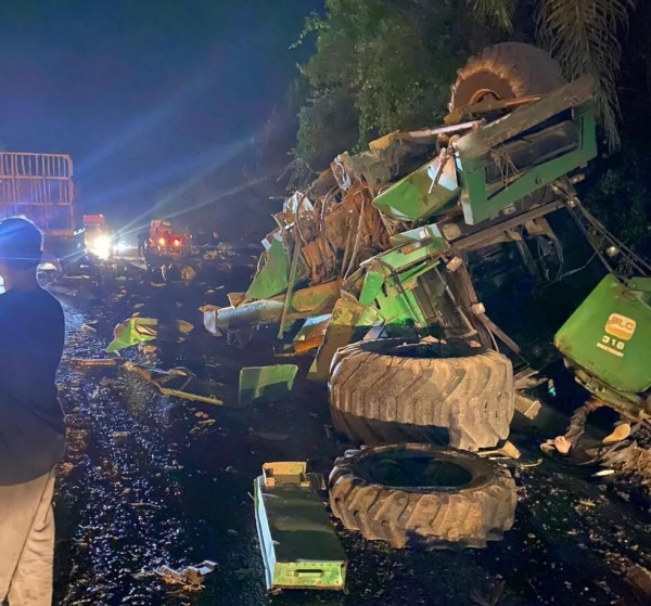 Acidente envolvendo colheitadeira deixa quatro feridos na BR-116, em Quitandinha — Foto: Reprodução