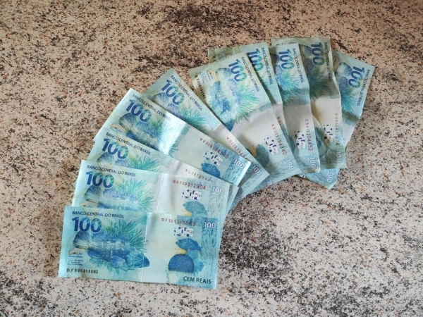 Notas falsas apreendidas. Foto: PRF.