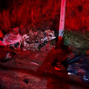 Jovens moreem em batida de carros no Paraná — Foto: Corpo de Bombeiros/ colaboração