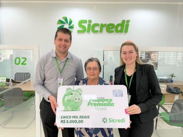 Entrega aconteceu na Agência do Sicredi nesta terça-feira.. Foto: Assessoria.