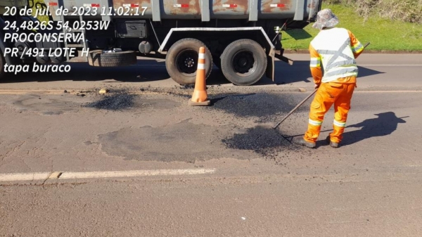 Homens estão trabalhando na pista. otos: Divulgação.