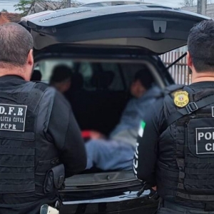 Suspeitos foram presos em Prudentópolis nesta terça-feira (25) — Foto: PC-PR