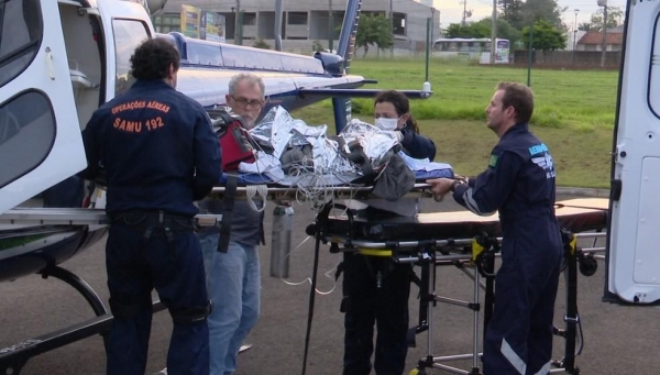 Criança foi atendida pelo Samu aéreo e está internada na UTI do Hospital Universitário de Maringá — Foto: Reprodução/RPC